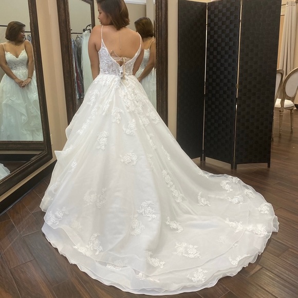 BRAND NEW NEVER WORN BRIDAL DRESS - Picture 4 of 8